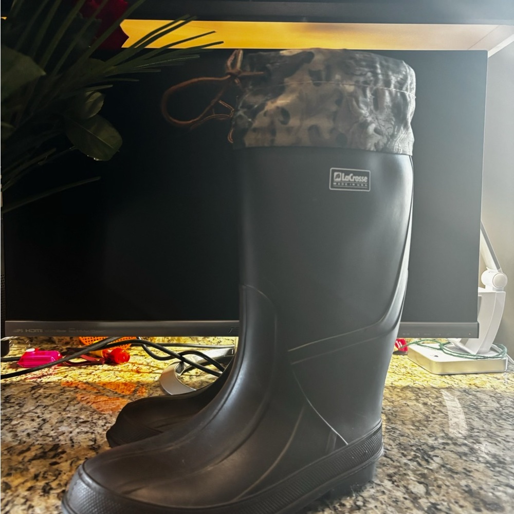 LaCrosse Black Rubber Boots with Camouflage Top and Wool Lining Size 6/9
